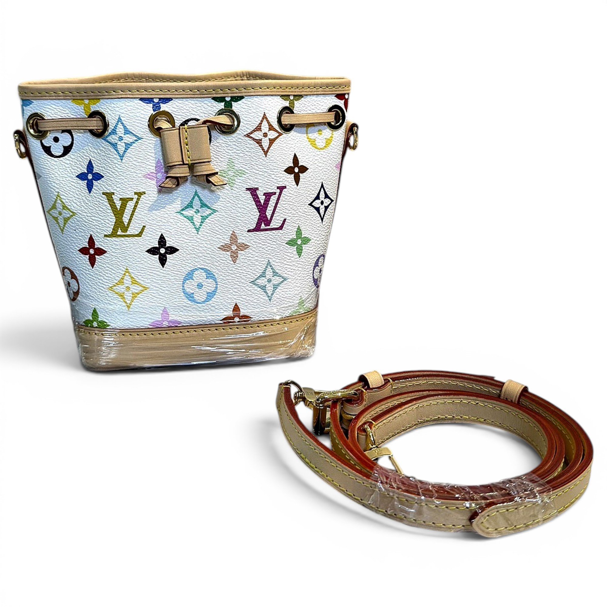 Nano Noé leather handbag