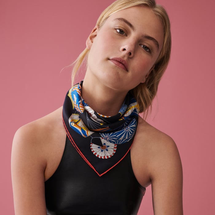 Lanternes, Ballons Et Cocardes Scarf 45