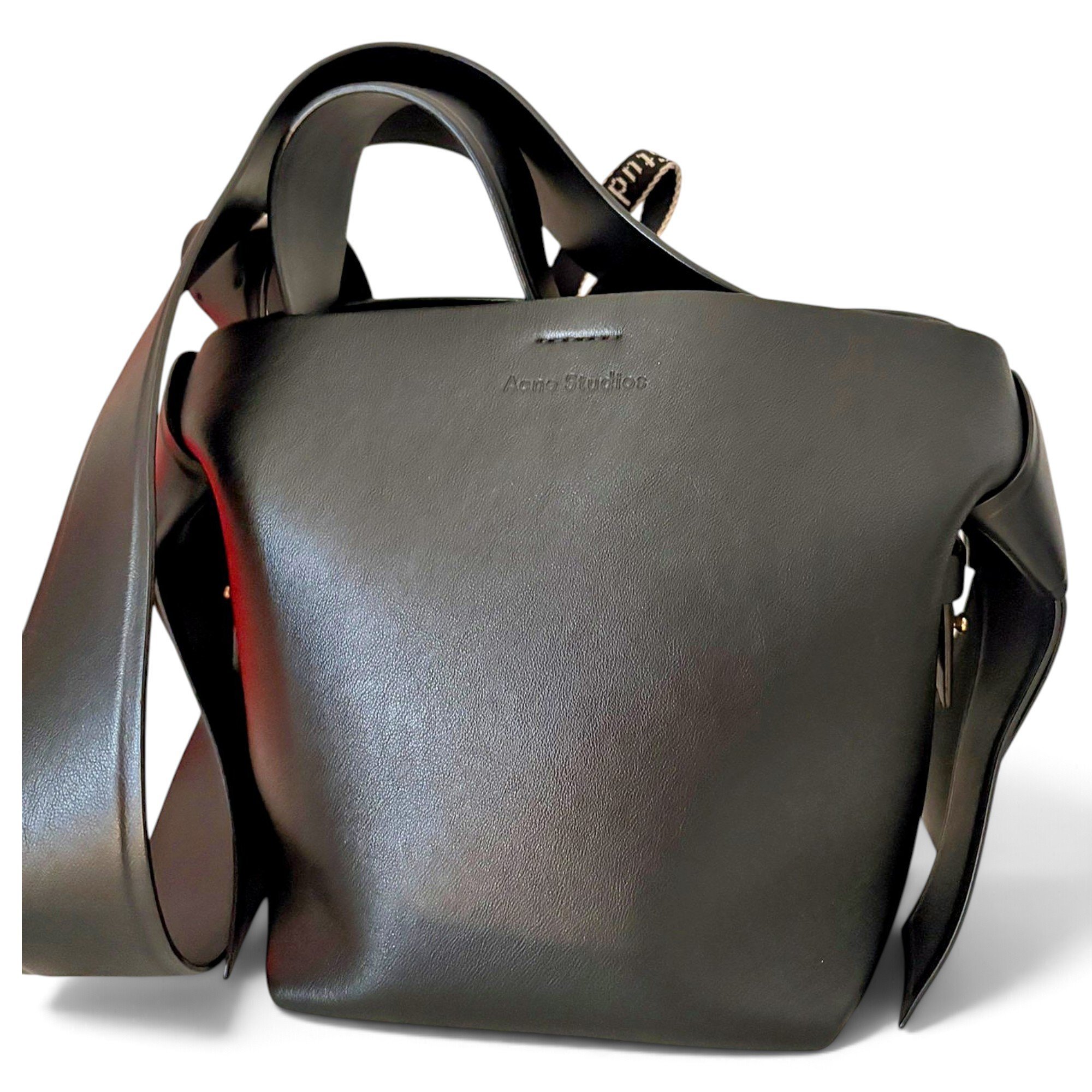 Musubi leather handbag