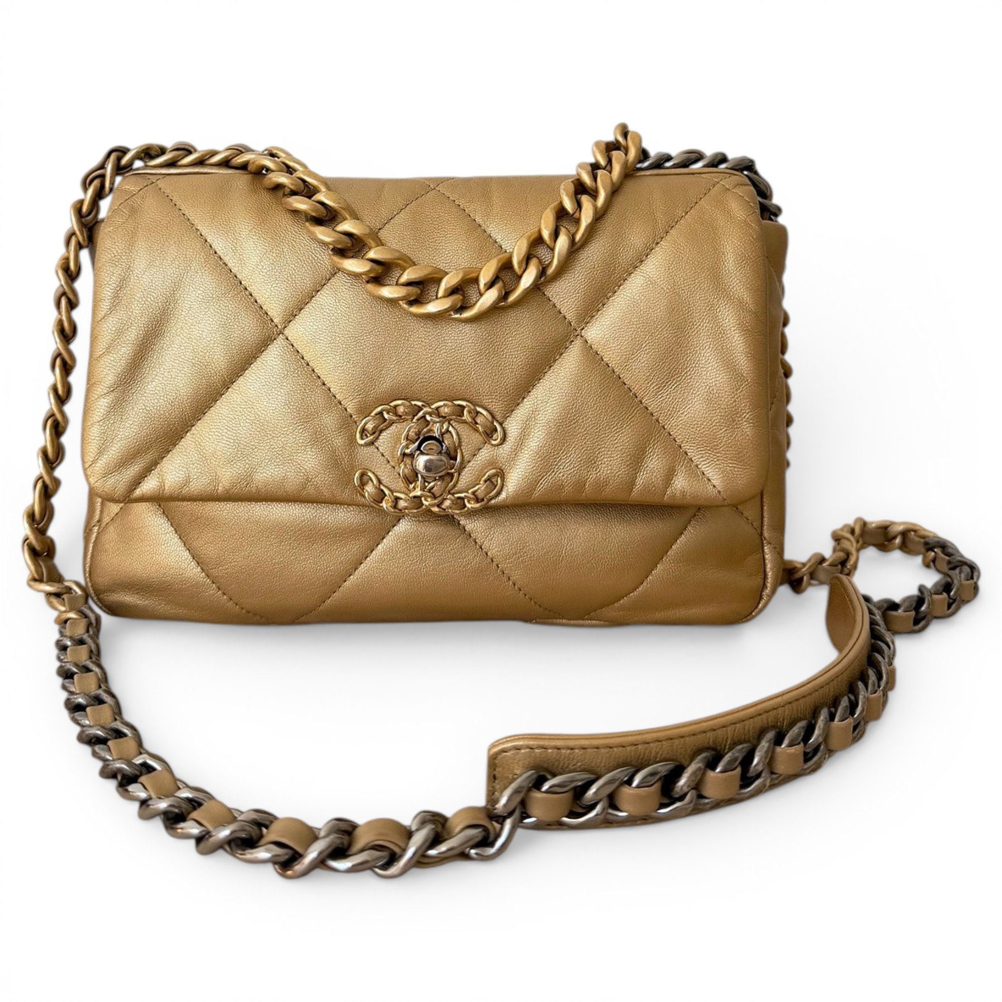 Chanel 19 leather handbag