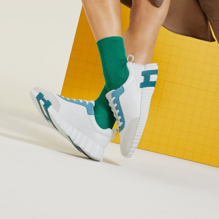Bouncing Sneaker
