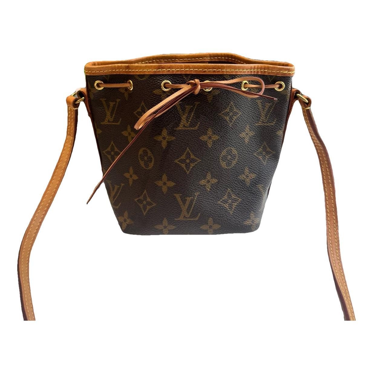 Nano Noé leather handbag