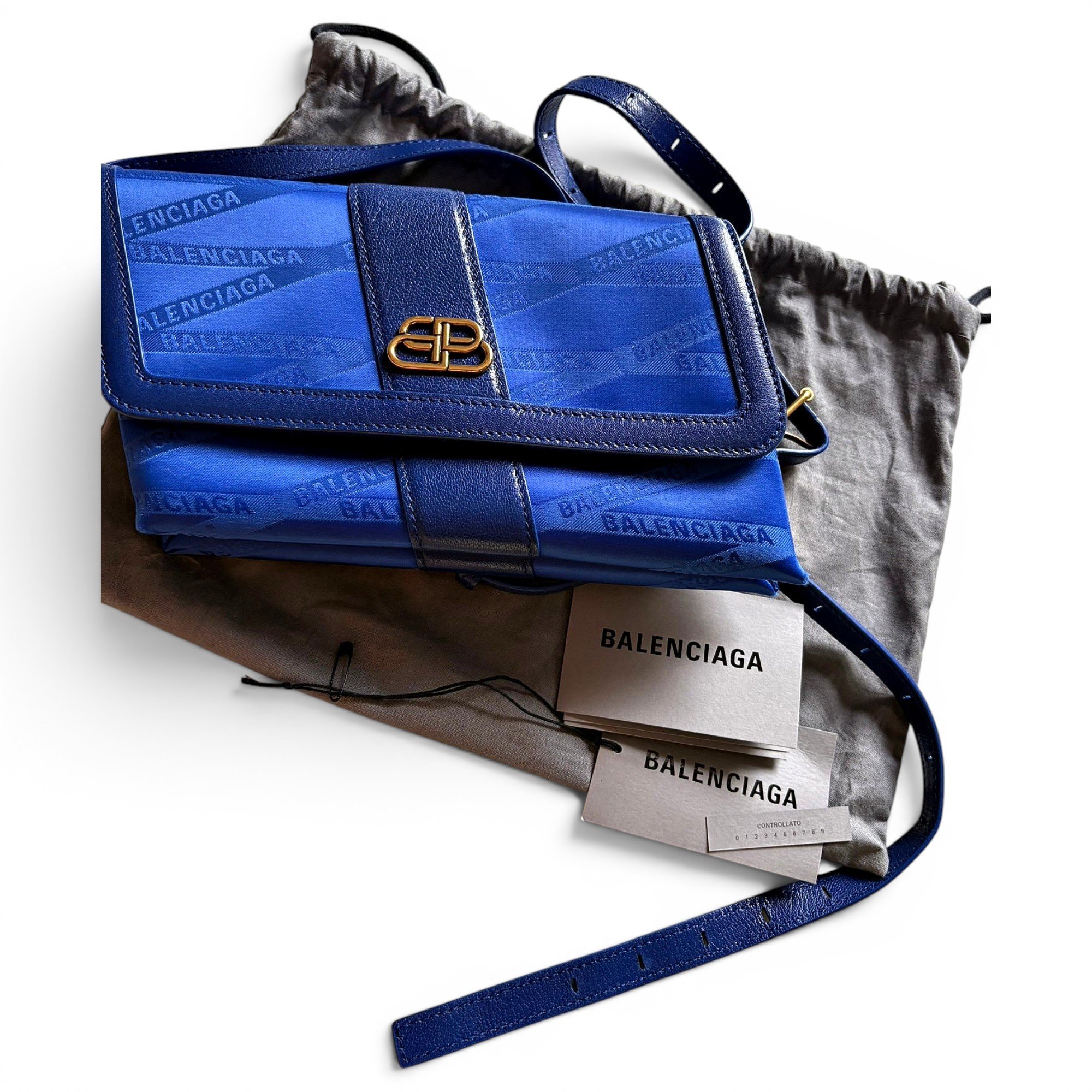 Shift cloth handbag