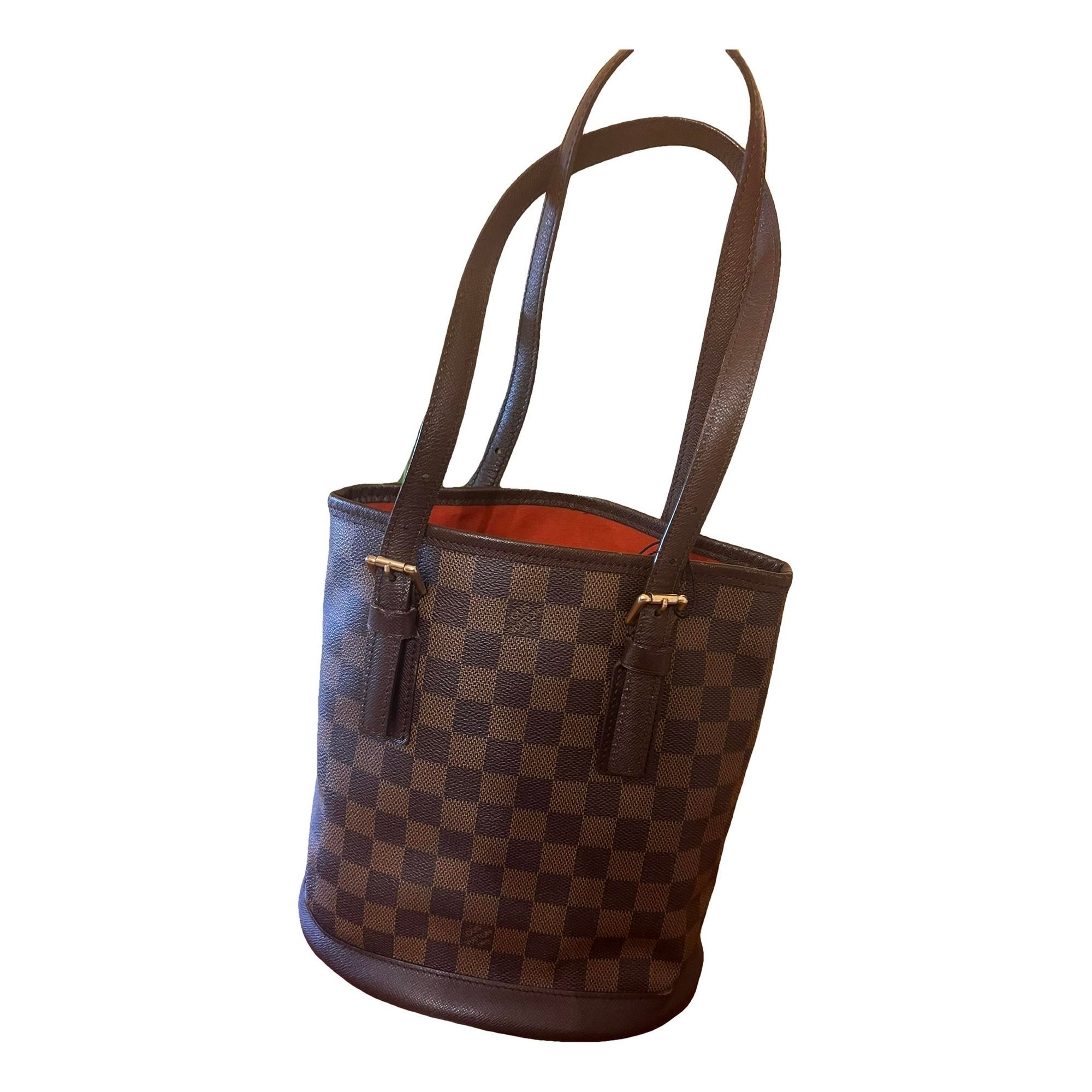 Bucket leather handbag