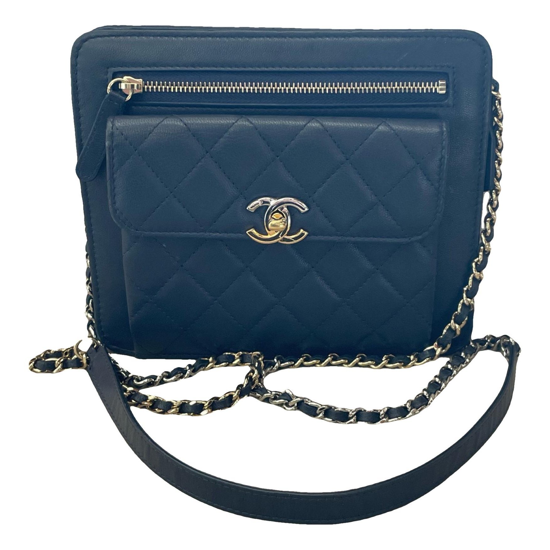 Wallet On Chain leather crossbody bag