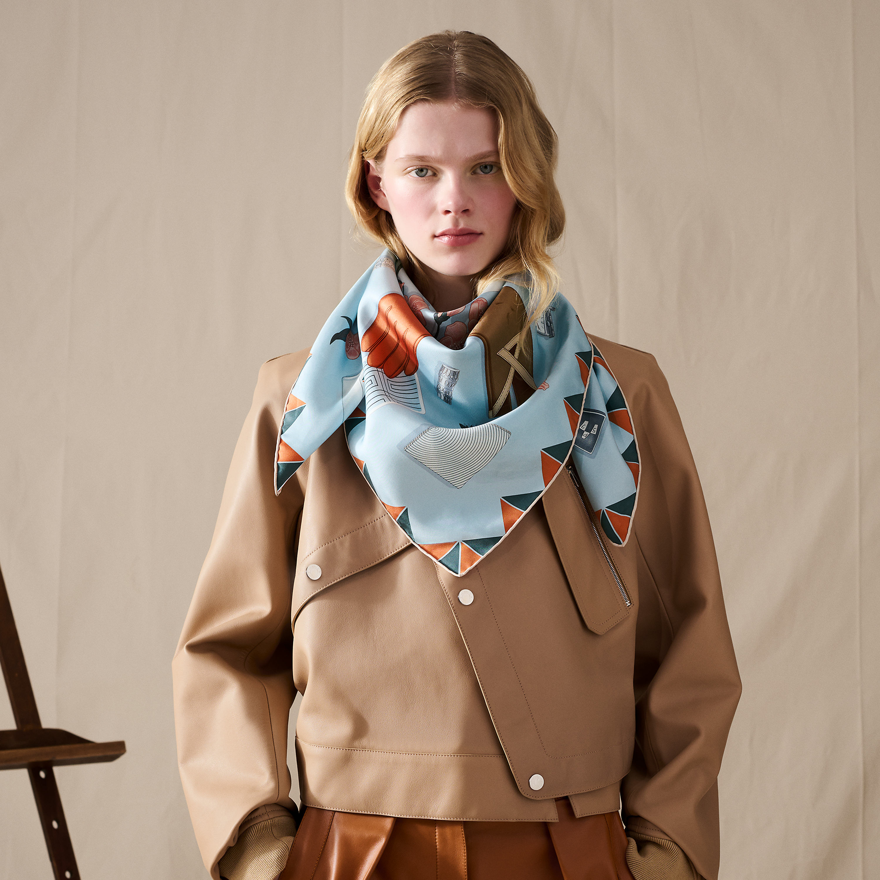 Hermès L'Heure des Gants scarf 90 Bleu Ciel/Corail/Ardoise | BagUSeek