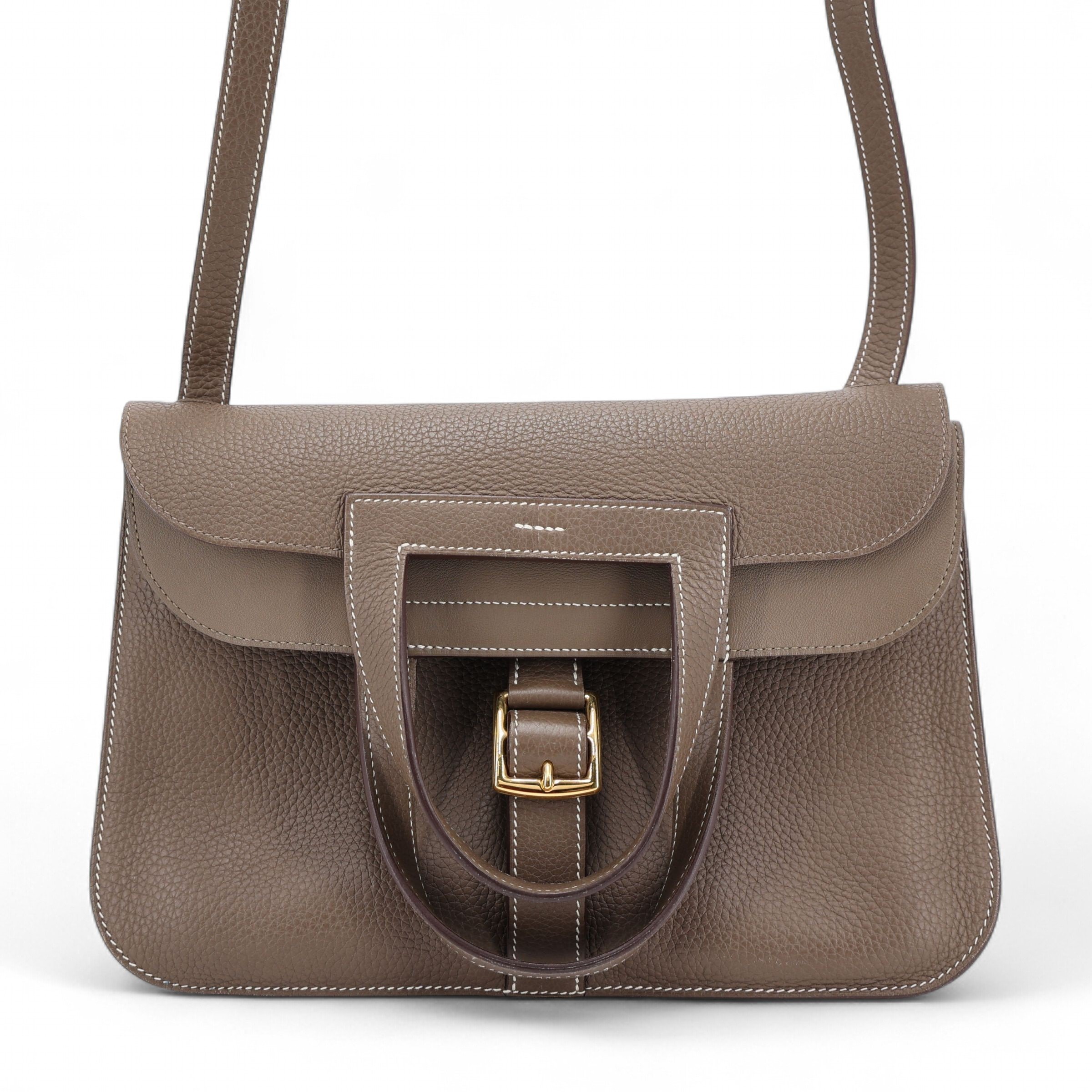 Hermes Very Good ( Rank A) HERMÈS Halzan 31 Etoupe (18) Clemence Gold hardware Z (2021)