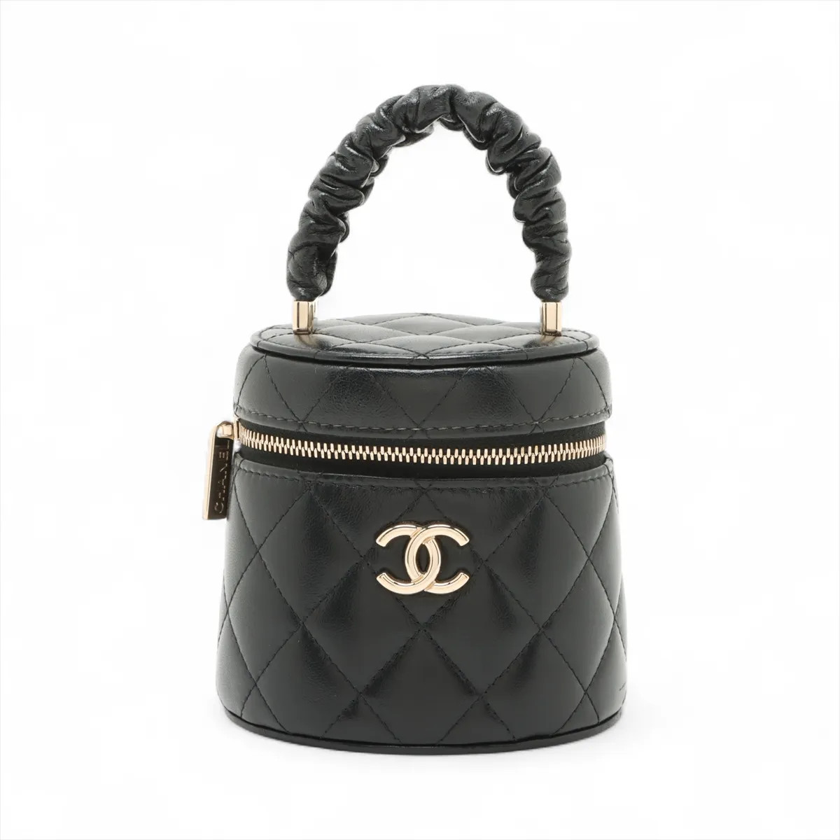 Chanel Matelasse Lambskin Hand bag Vanity Black Gold Metal Fittings 32 Series AP