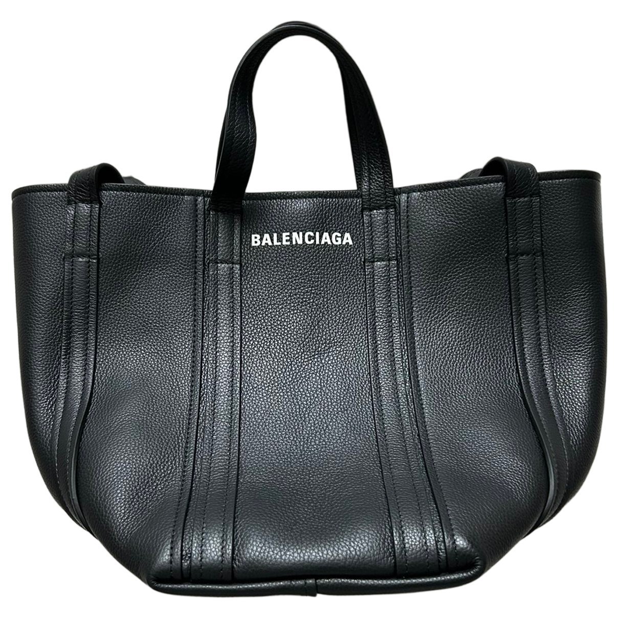 Everyday leather handbag