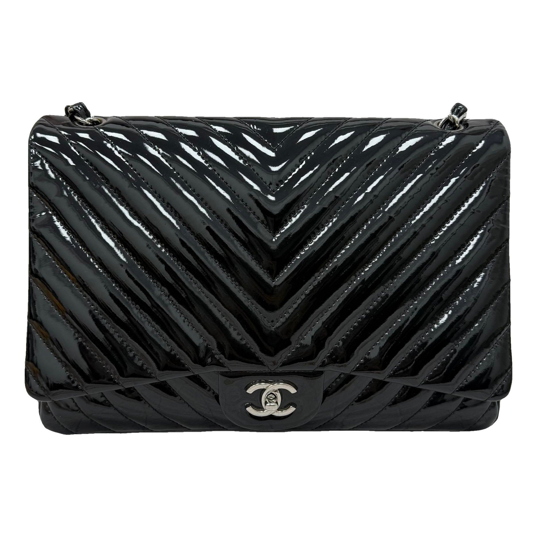 Timeless/Classique patent leather handbag