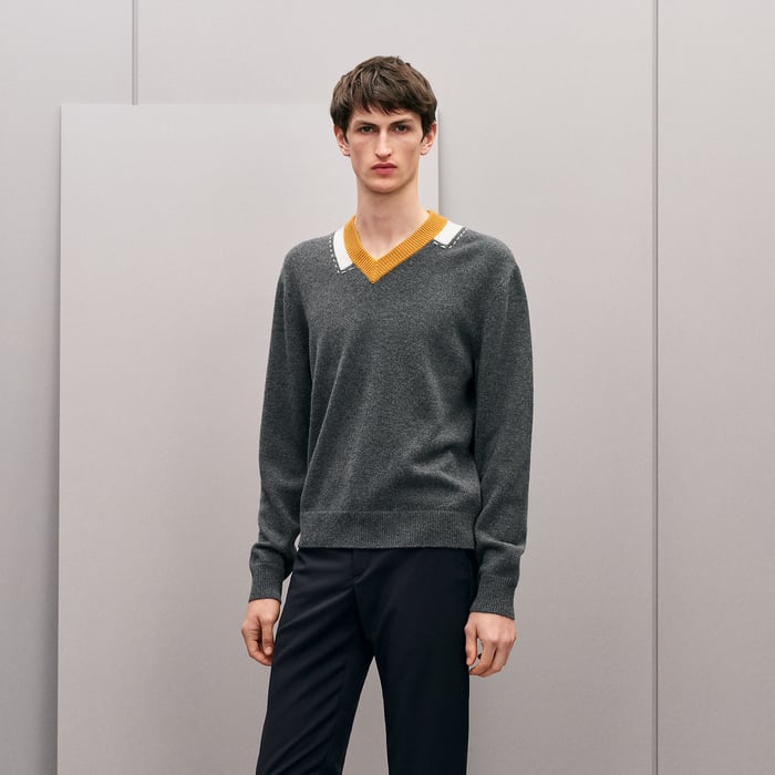 Anthracite "Decoupe Sellier" V-neck Cashmere Sweater