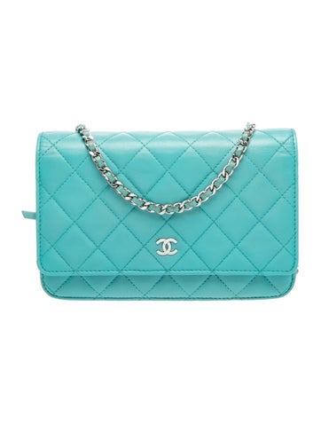 Classic Quilted Wallet On Chain