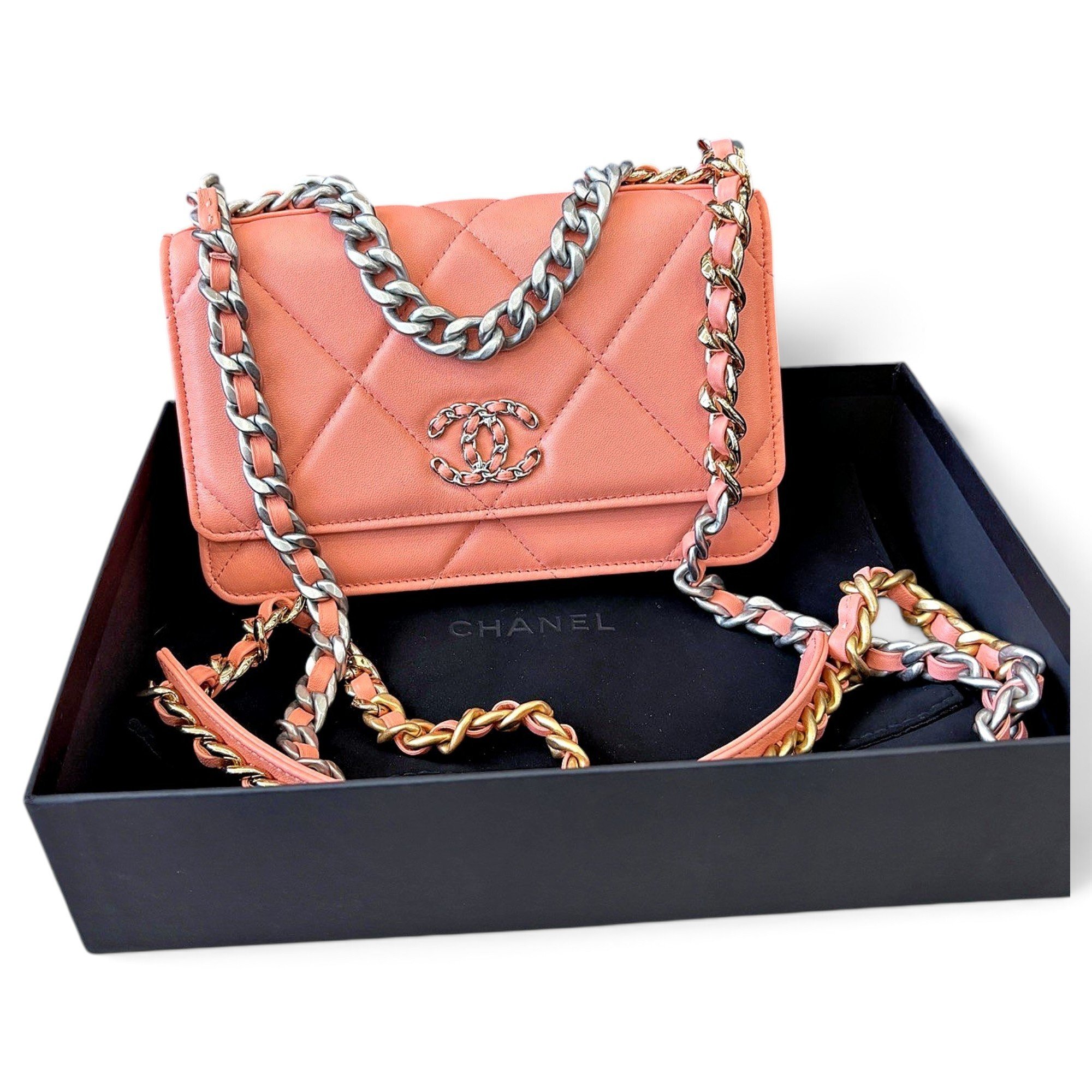 Wallet On Chain Chanel 19 leather handbag
