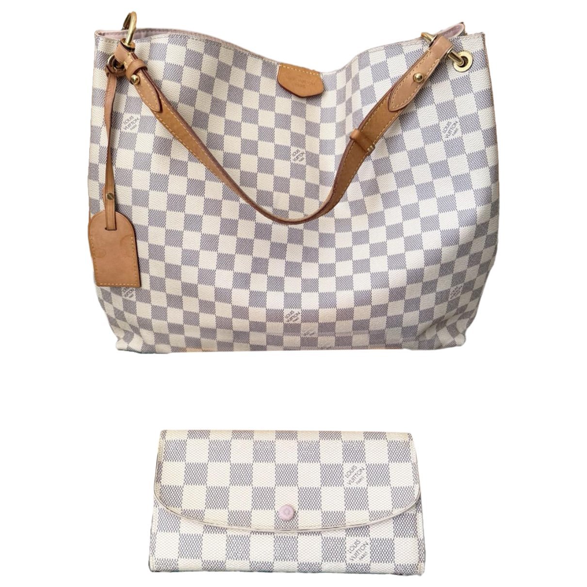 Graceful leather handbag