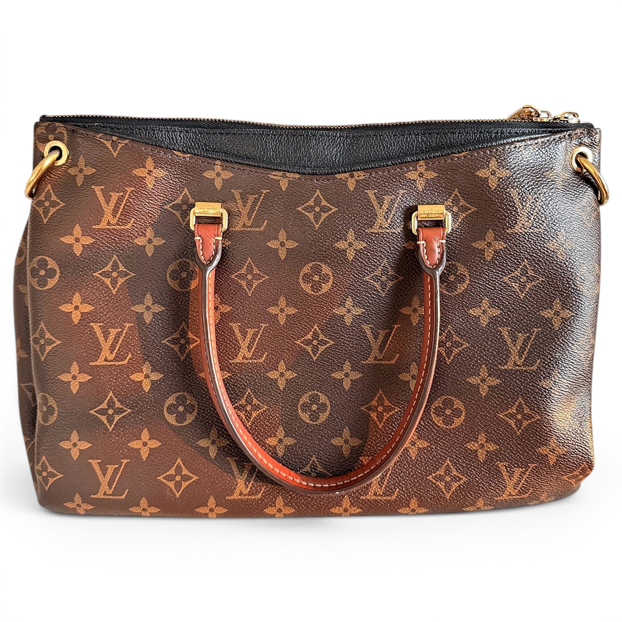 Graceful leather handbag