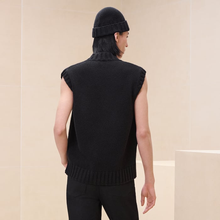 Noir Cashmere "Argyle Crayonne" V-neck Sweater