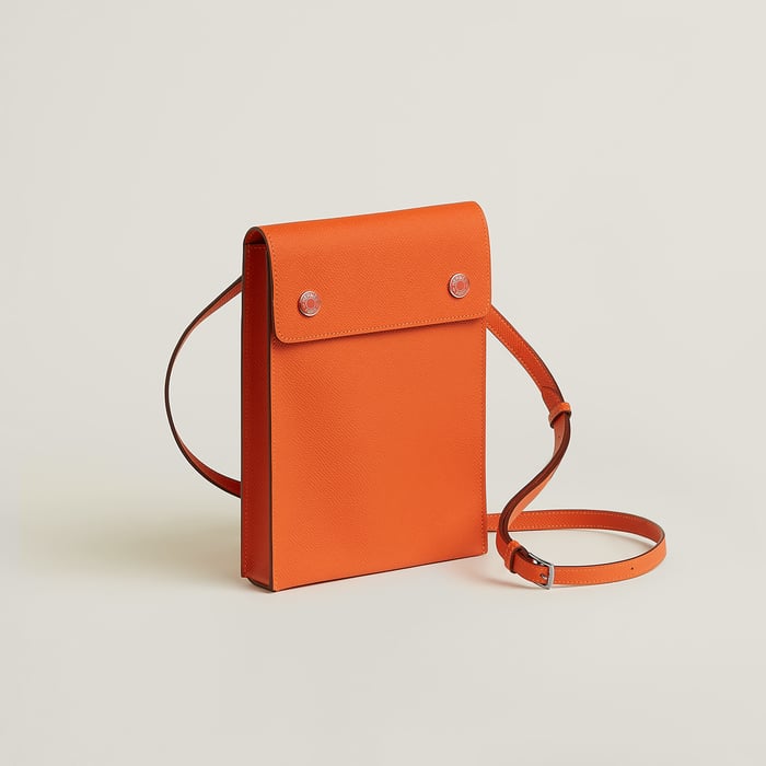 Feu Hermèsnap Vertical to Go Lacquered Pouch