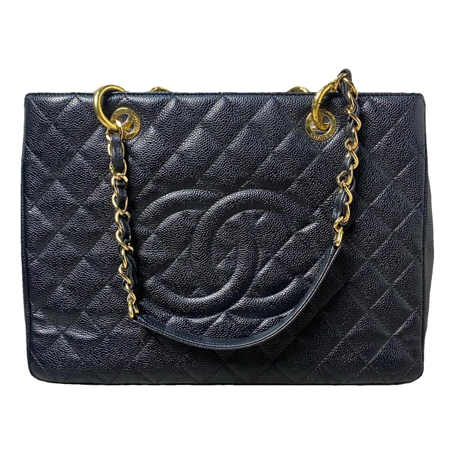 Médaillon leather handbag