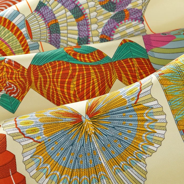 Lanternes, Ballons Et Cocardes Scarf 45