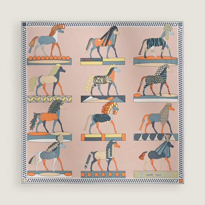 a Toute Allure Scarf 90