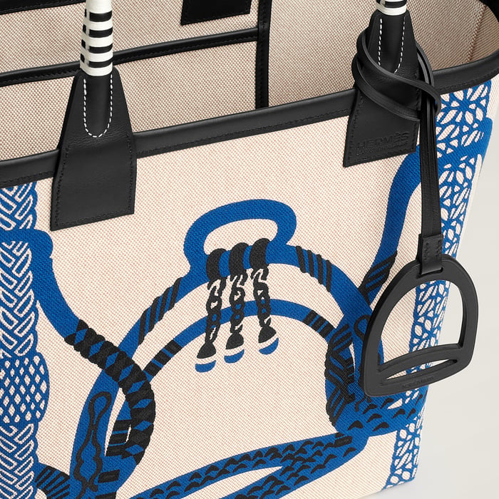 Steeple 28 Bag