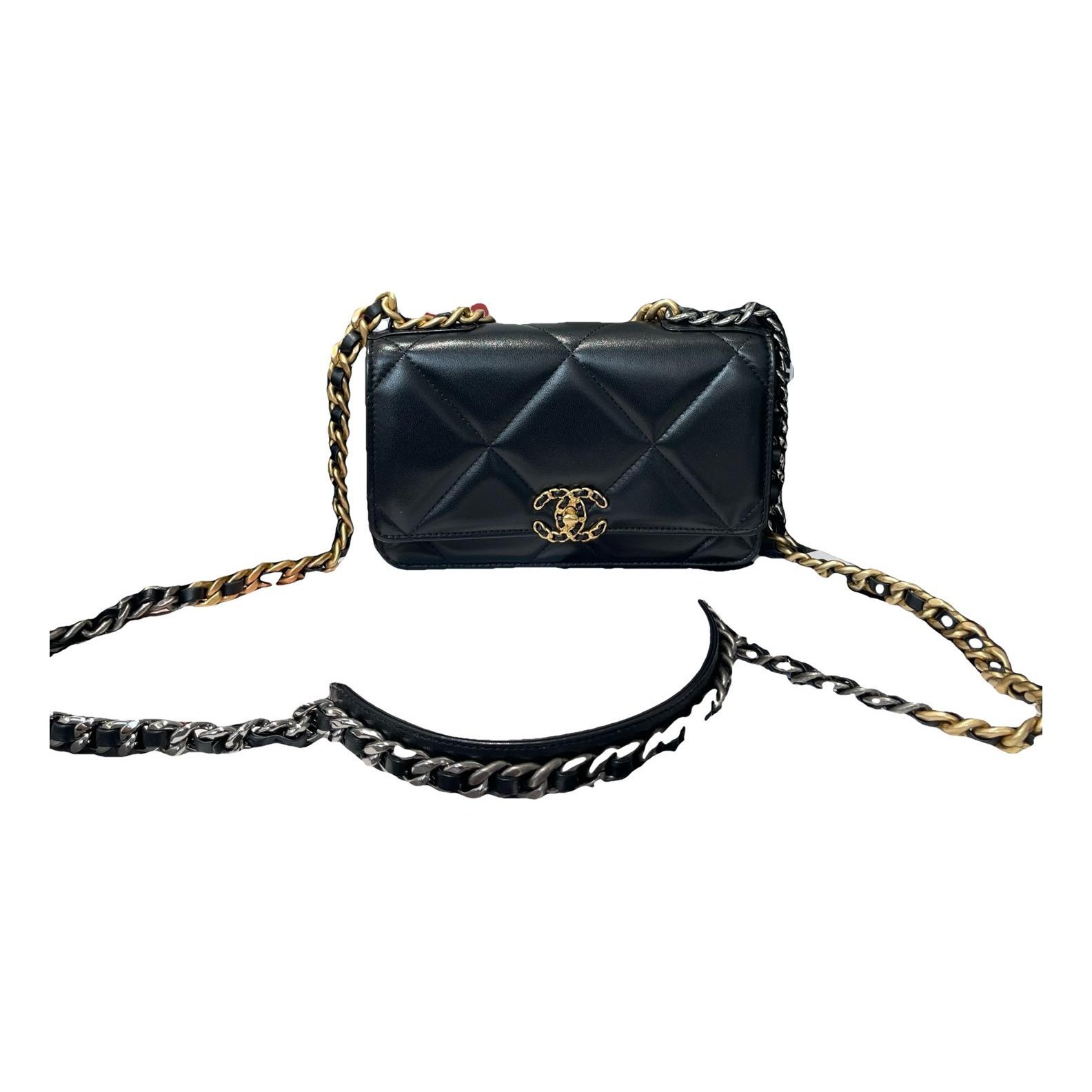 Chanel 19 leather handbag