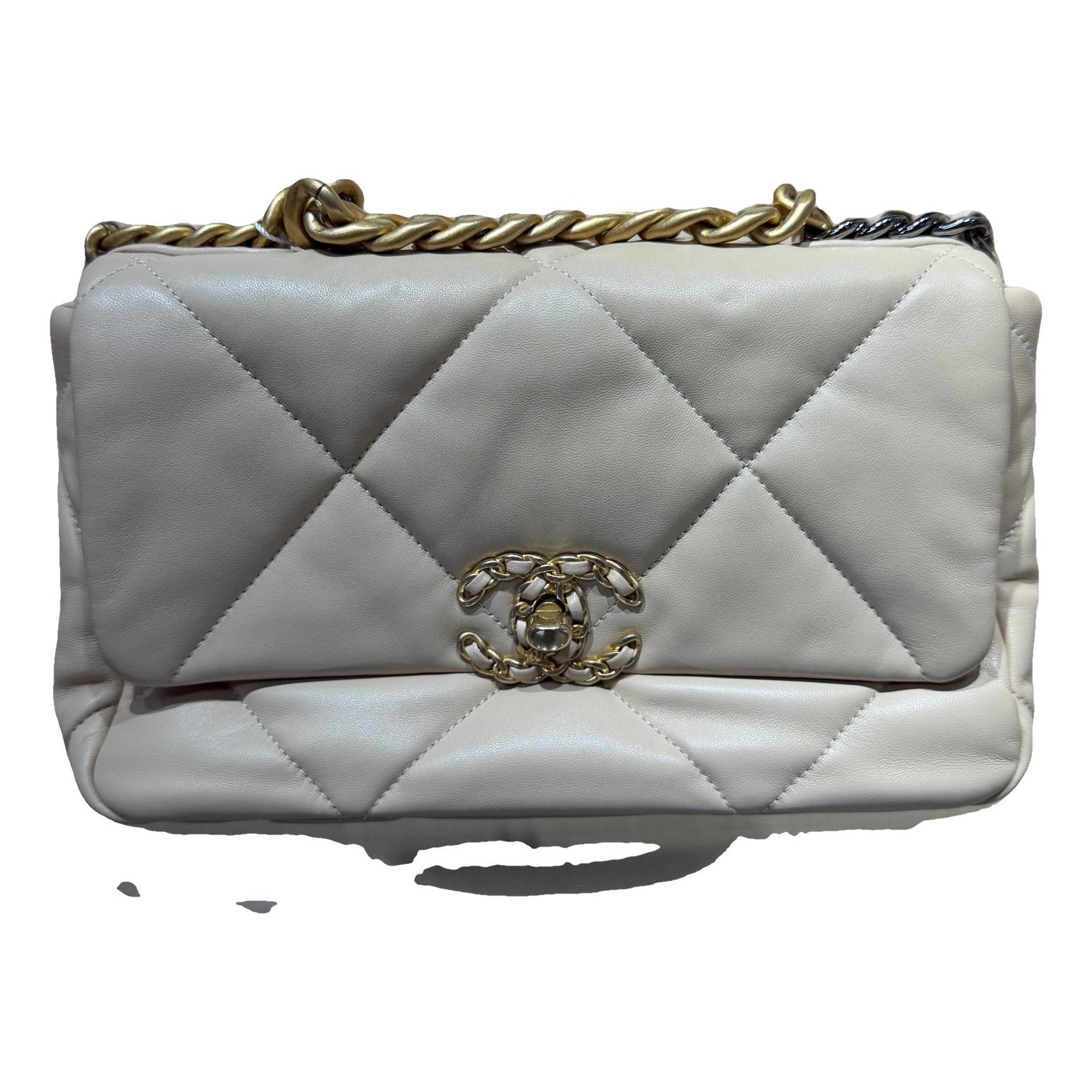 Chanel 19 leather handbag