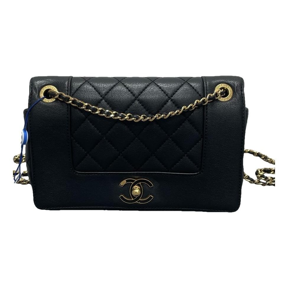Wallet On Chain leather crossbody bag