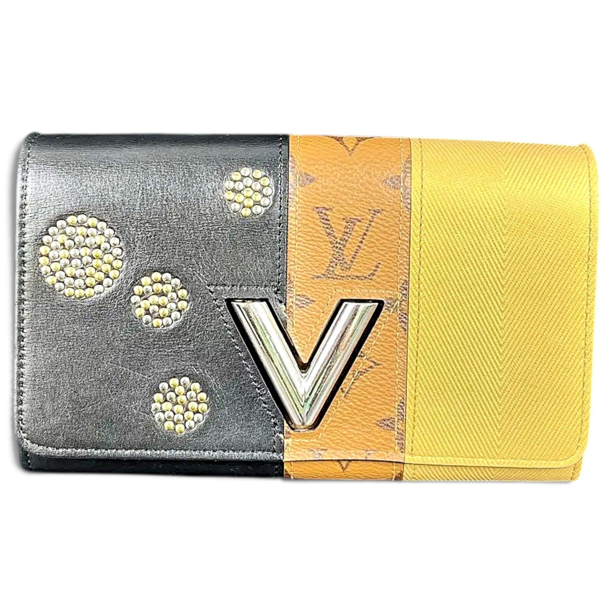Twist Long Chain Wallet leather crossbody bag