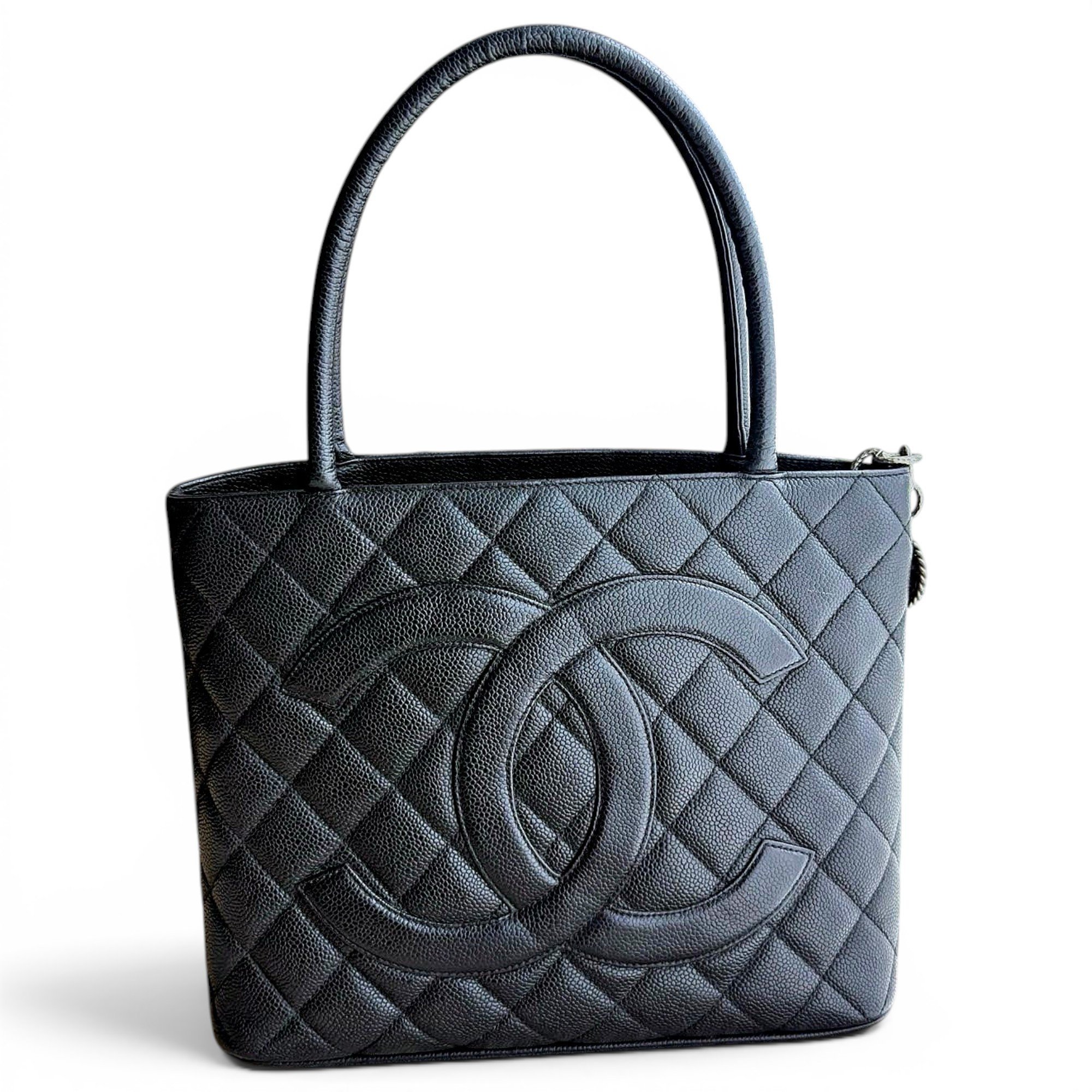 Médaillon leather handbag