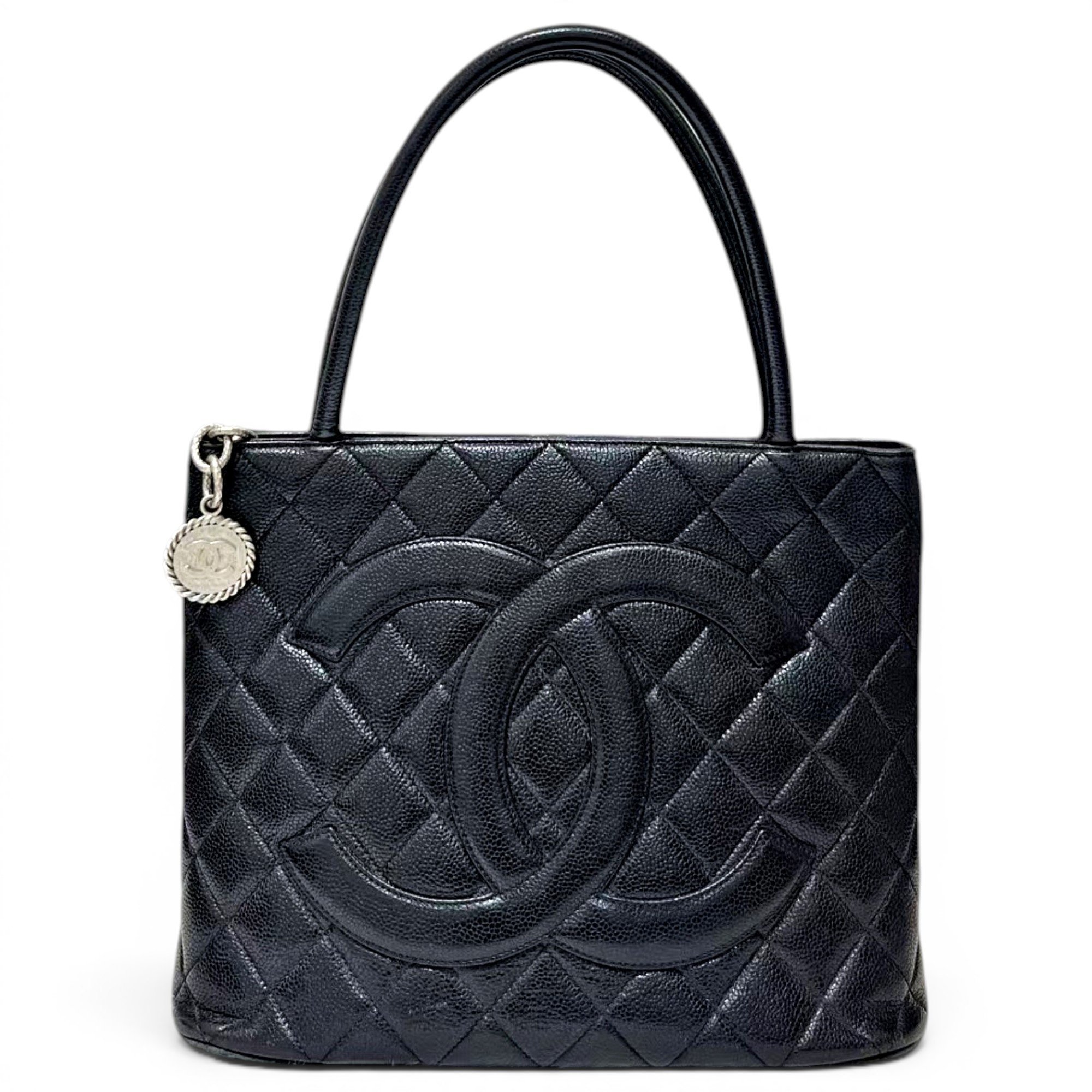 Médaillon leather handbag