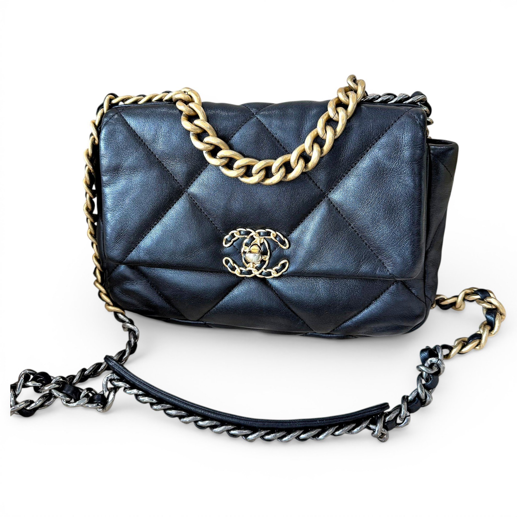 Chanel 19 leather handbag