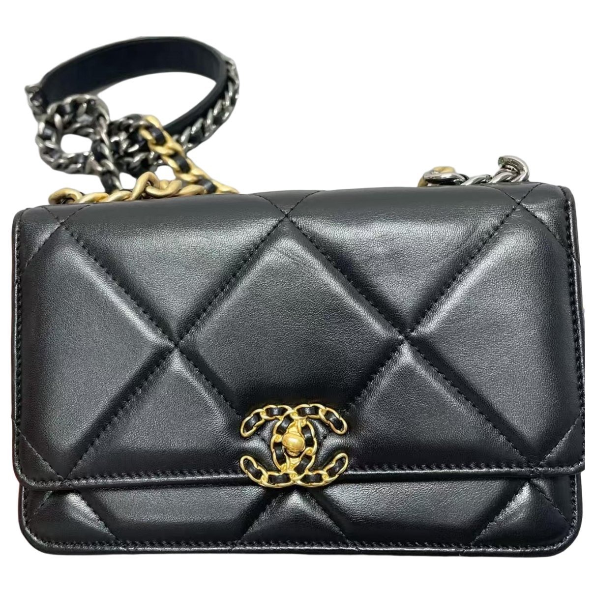 Chanel 19 leather handbag