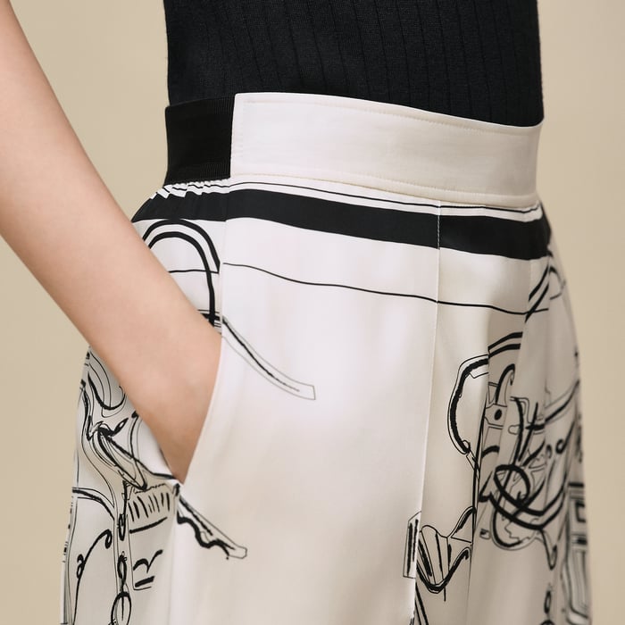 Blanc Nacre "Ex-libris a Main Levee" Short Pants