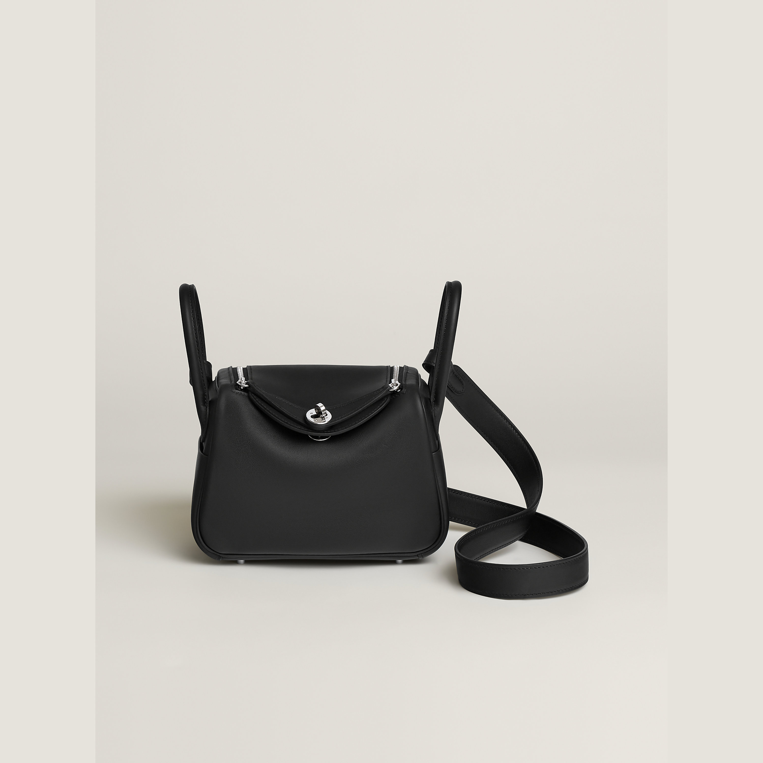 Hermès Mini Lindy calfskin Noir / Bleu Tie