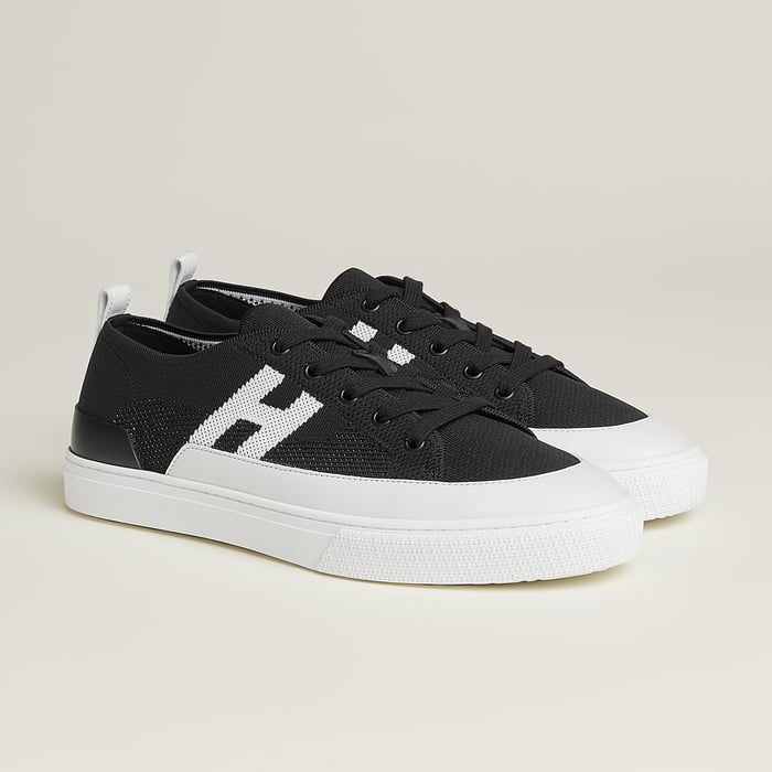 Deep sneaker