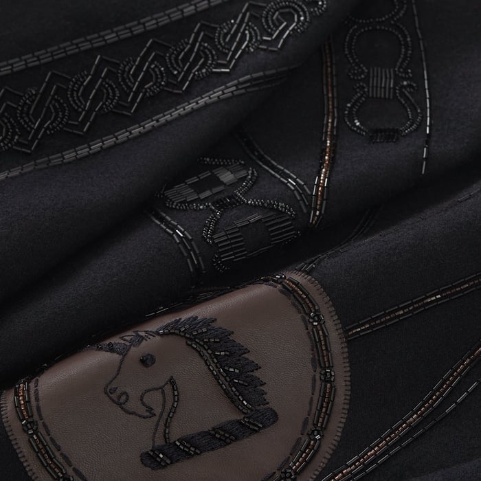 Noir La Promenade Du Matin Embroidered Stole