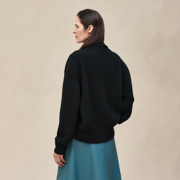 Noir Cashmere Buttoned Jacket