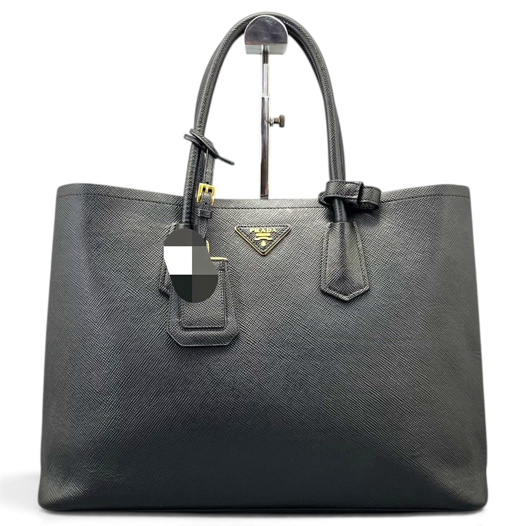 Monochrome leather tote