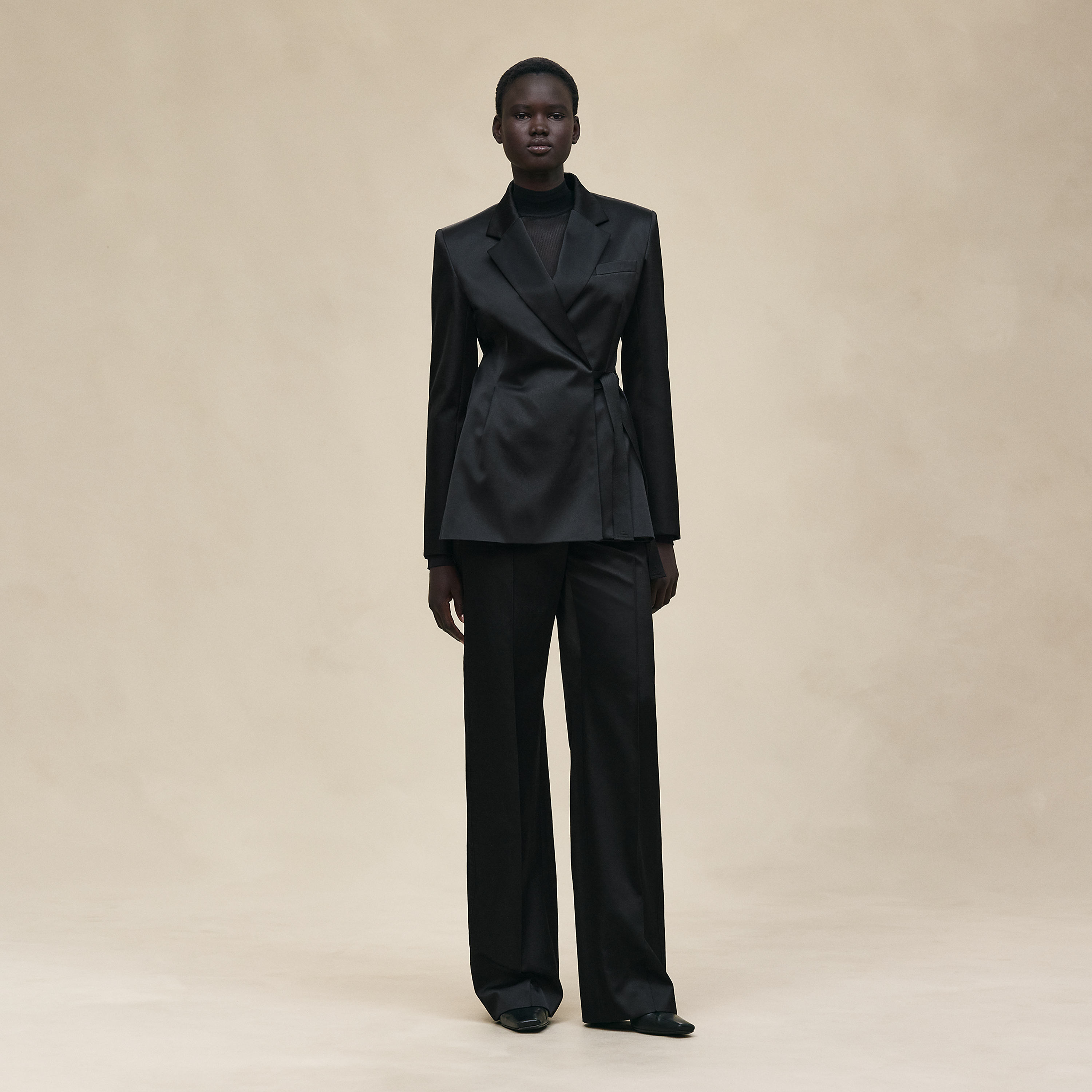 Suit jacket with knotted waist