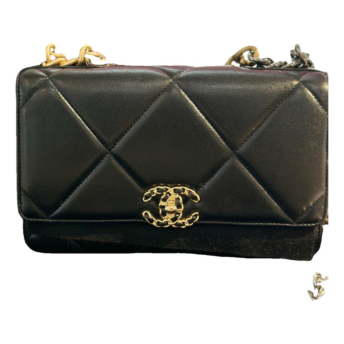 Wallet On Chain Chanel 19 leather handbag