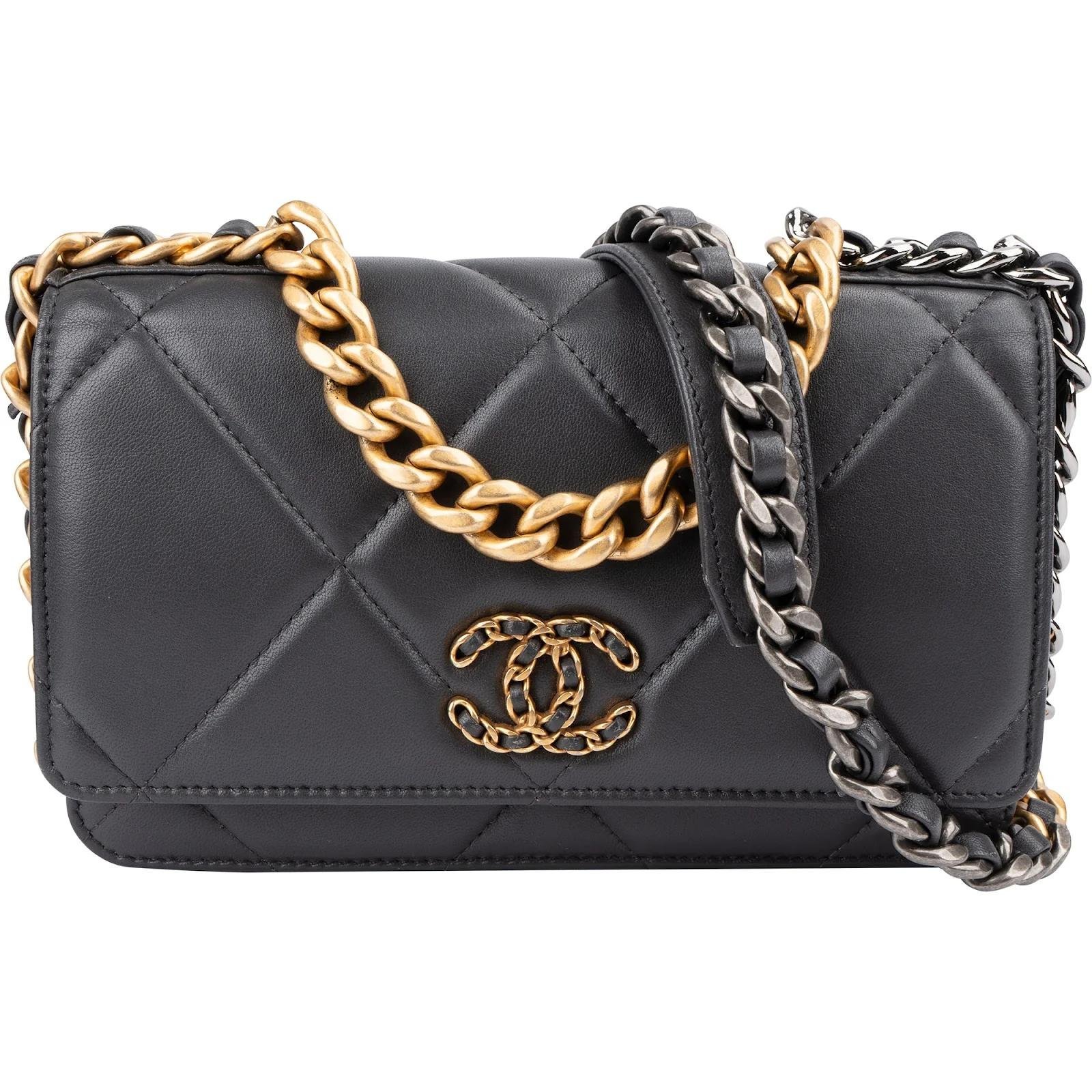 Chanel 19 leather crossbody bag