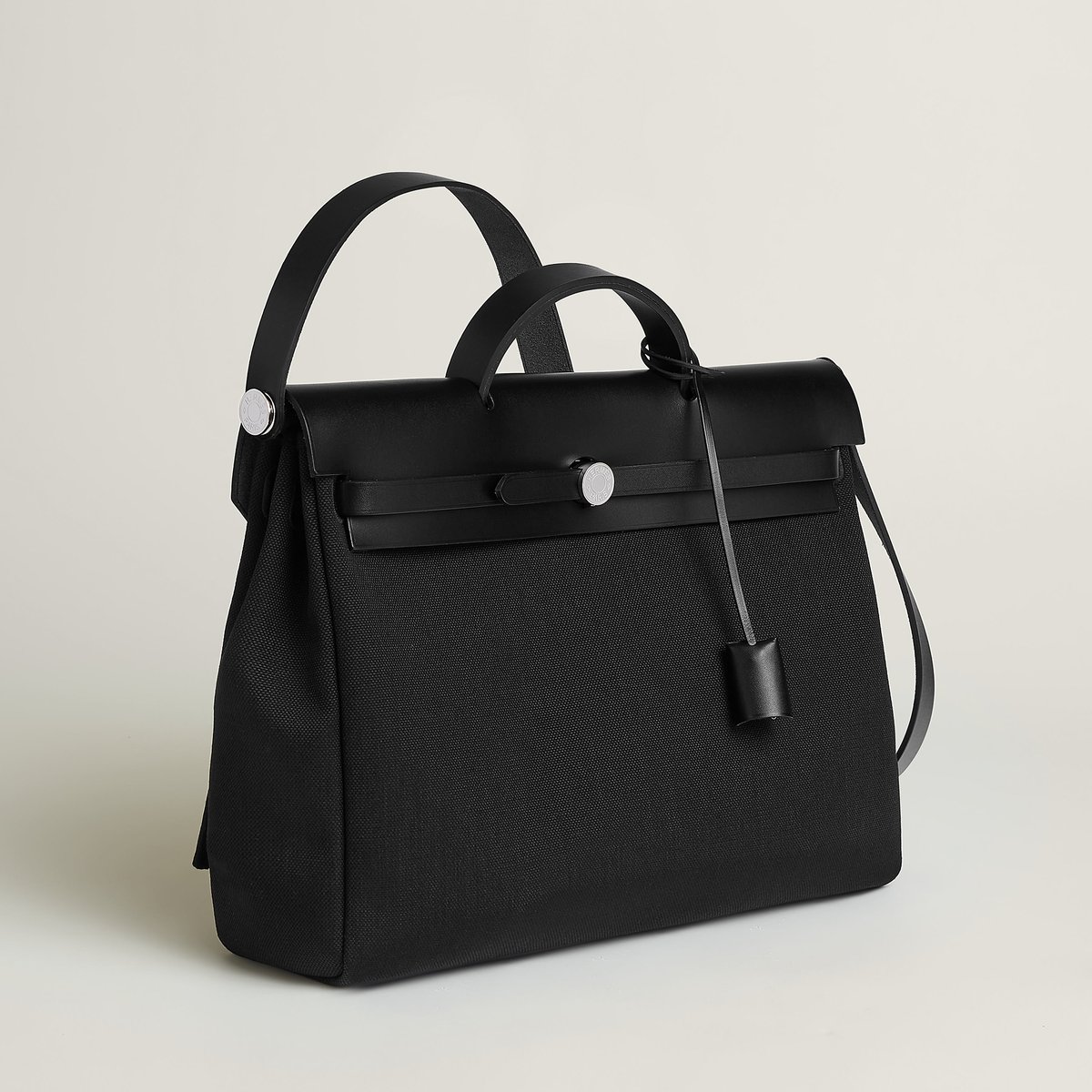 Noir Herbag Messenger 39 Bag