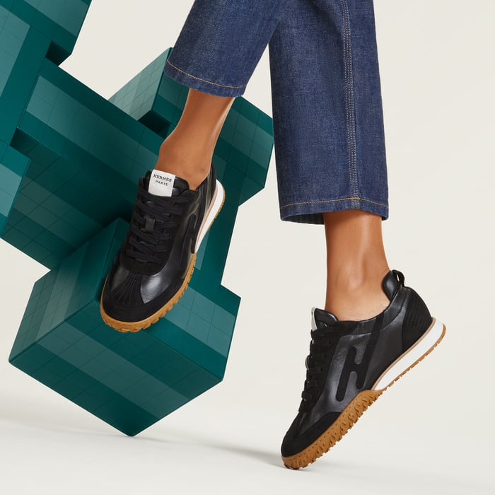 Noir Jet Sneaker