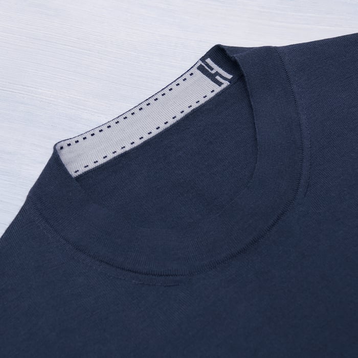 오쎄엉 “detail H” 크루넥 스웨터