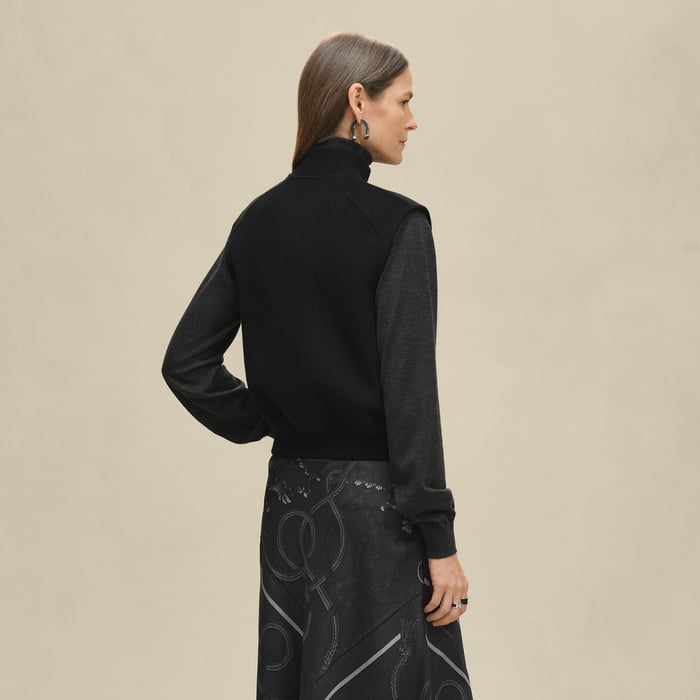 Noir Sleeveless Short Bomber Jacket