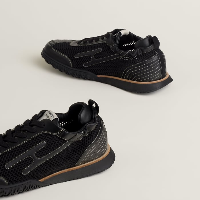 Noir Jet Sneaker