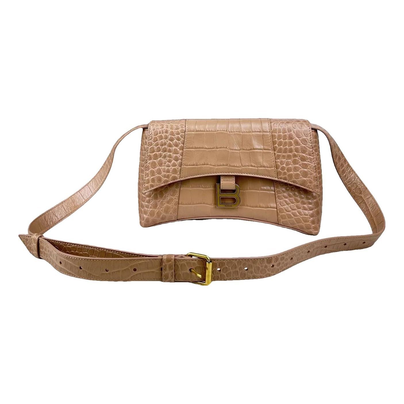 Downtown leather crossbody bag