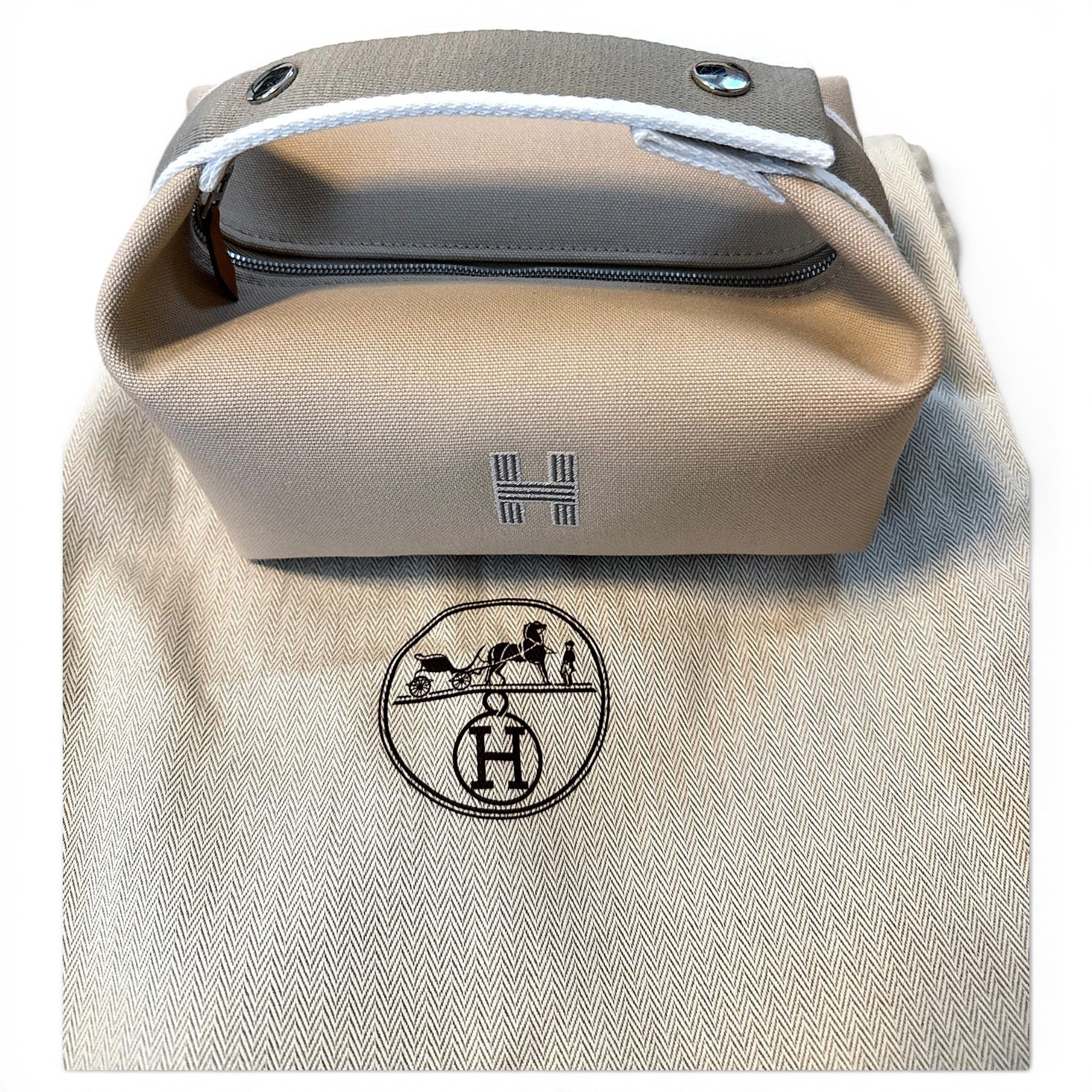 Bride à brac cloth vanity case
