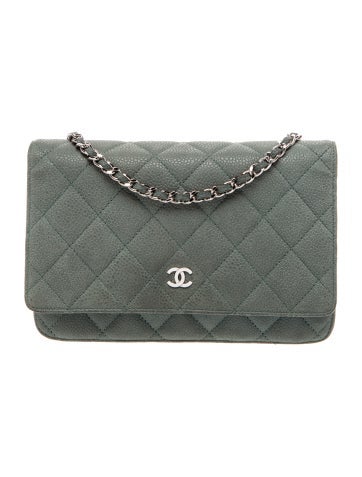 Classic Quilted Wallet on Chain